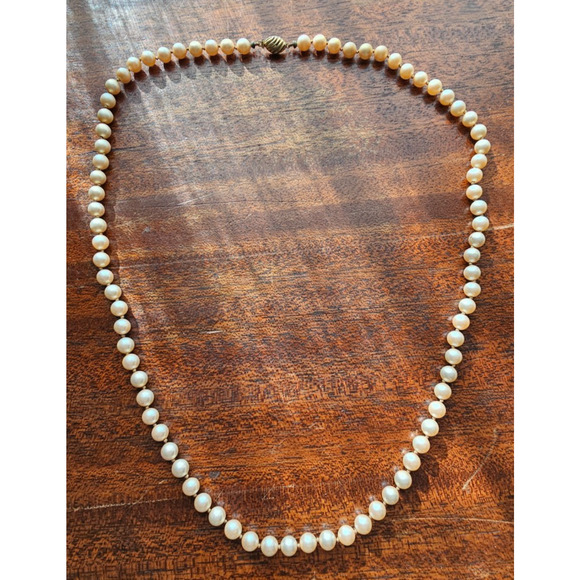 Vintage Marvella Faux Pearl Necklace with Fancy Gold Tone Shell Clasp 24"L - Picture 7 of 12